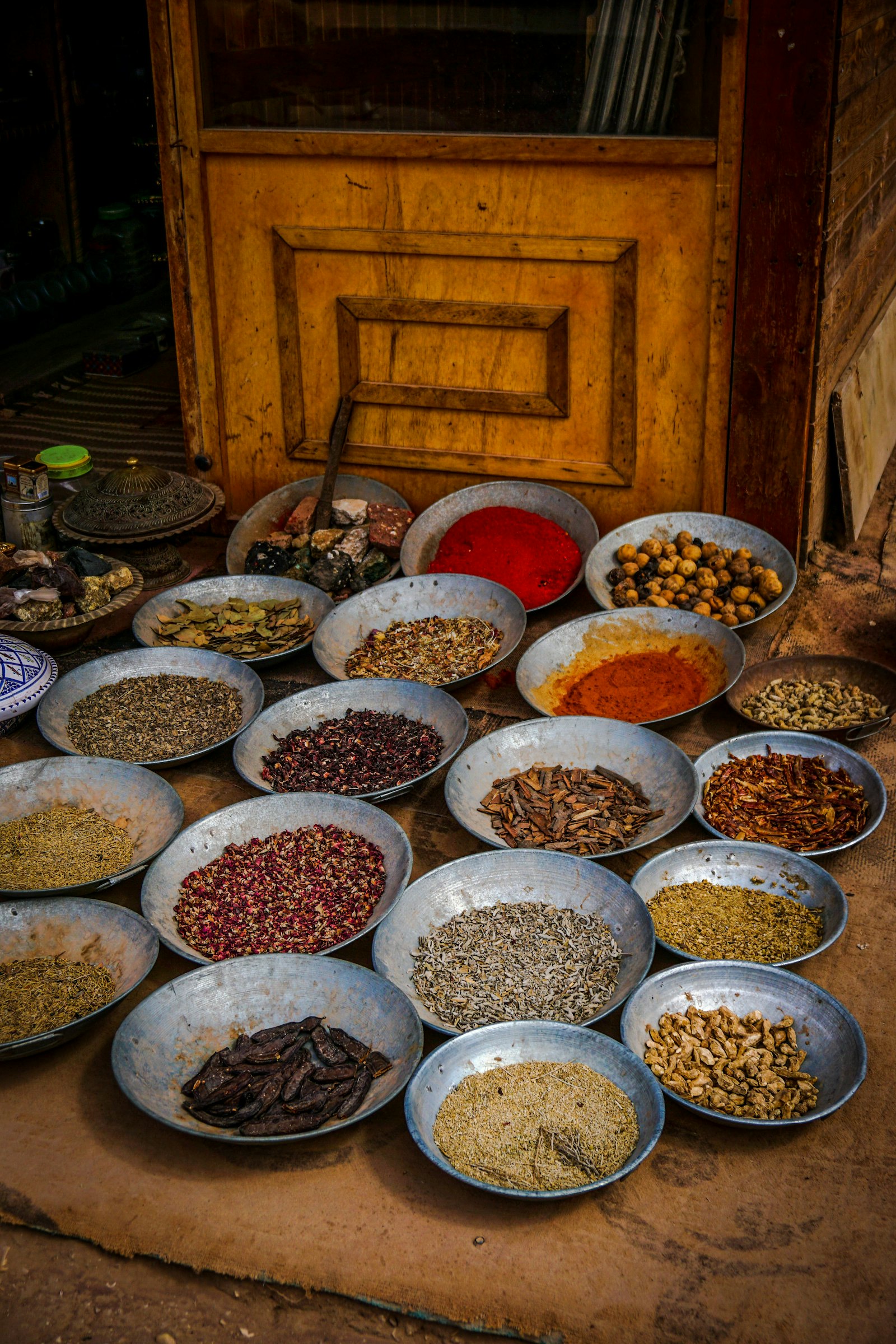 Hand-blended Bansi spices and teas in clay vessels